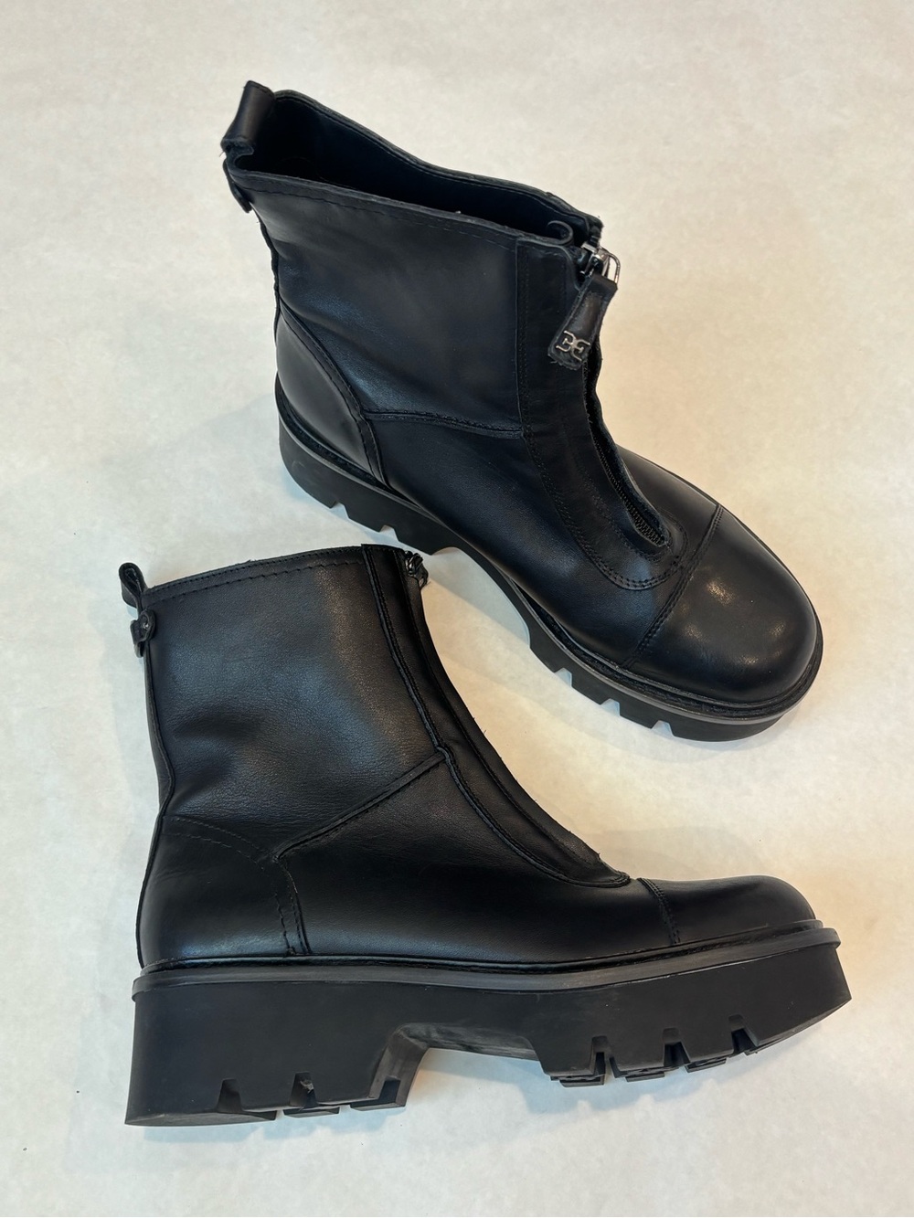 NWOB Sam Edelman Cooper Lug Sole Black Leather Boots size 9 - Picture 2 of 8